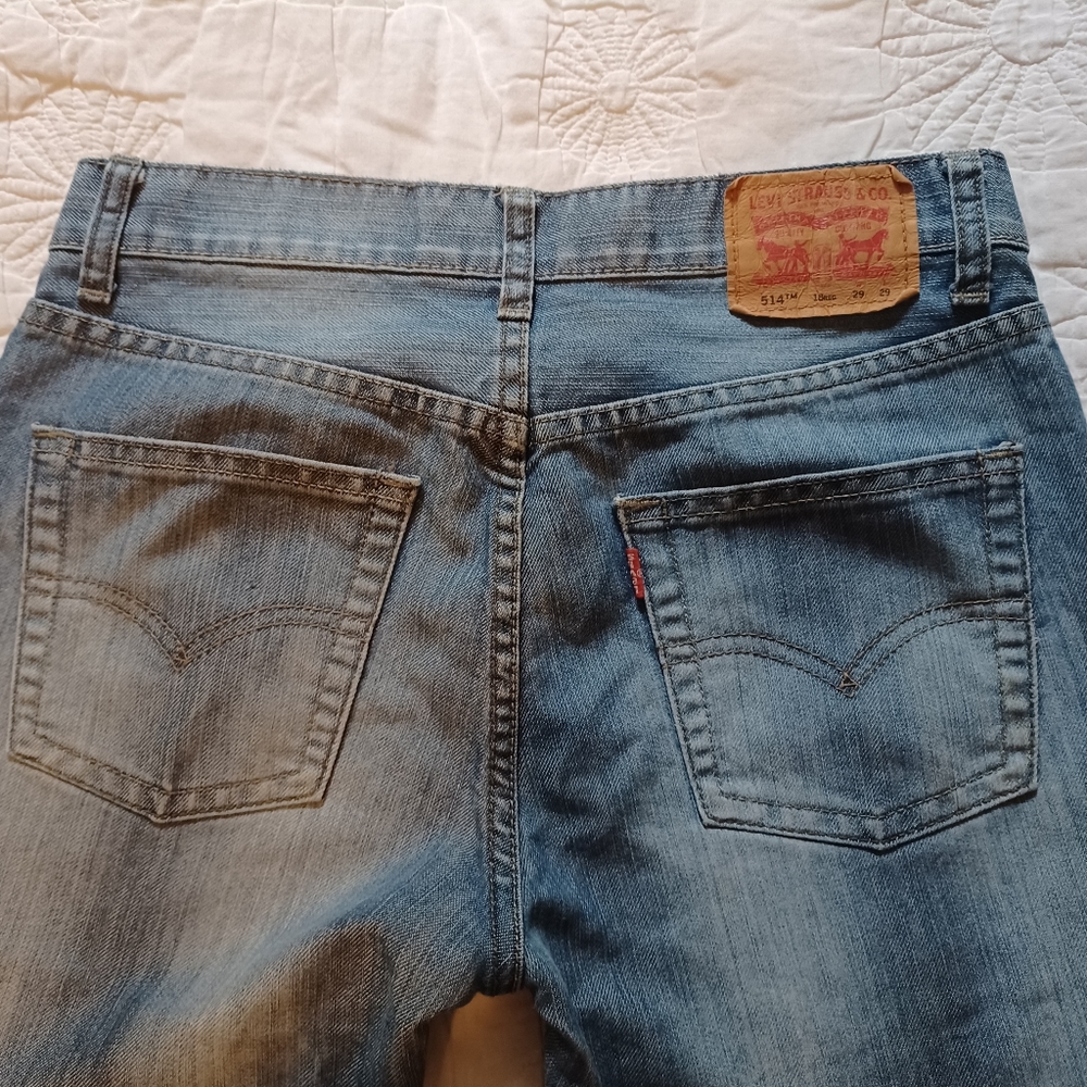 Levi's - Picture 2 of 4